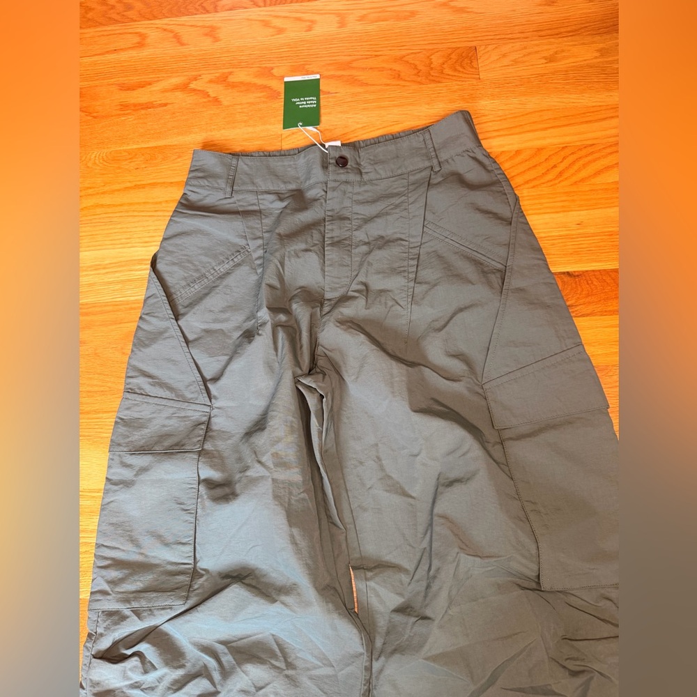 Halara Cargo Pants NWT Medium Wide Leg Green Nylon Travel Casual - Picture 2 of 10